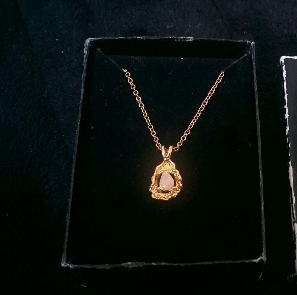 NWT goldtone setting opal necklace